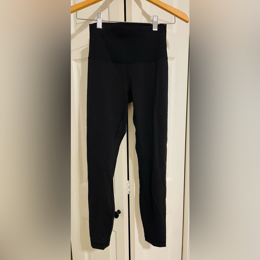 Like New black Lululemon Align’s 25”